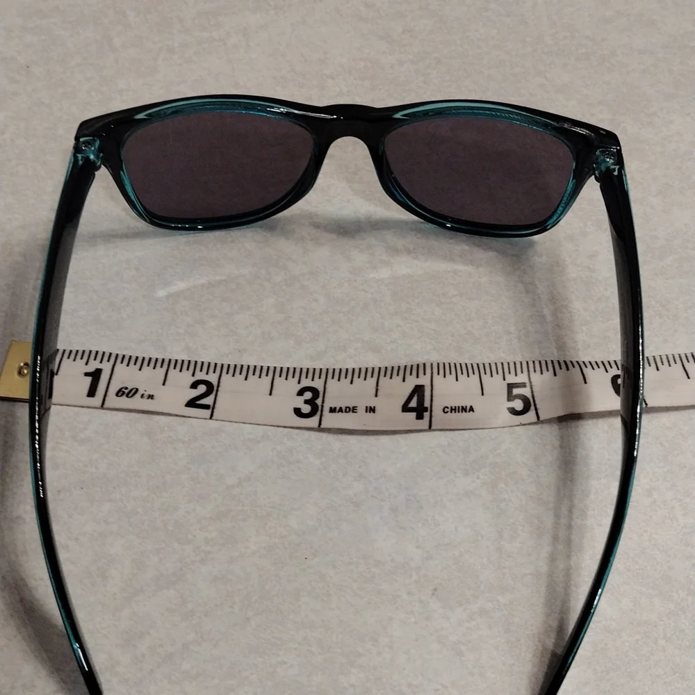 One Hoola polarized sunglasses.